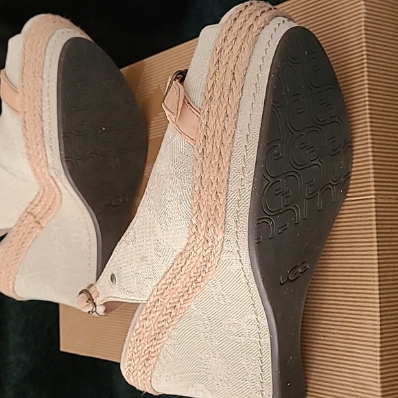 Shoes - Picture 4 of 6